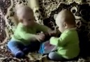 Bebeklerin Islak Mendil Kavgası :)