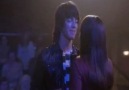 aradığı sesi ve kızı bulan cocuk(camp rock)