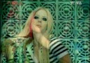 Avril Lavigne - Hot [HQ]