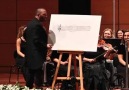 Borusan Filarmoni Orkestrasını Cem Yılmaz yönetirse ne olur?