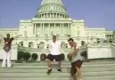 ABD Beyaz Sarayın önünde apaçi dansı çatla patla :D