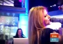 Avril Lavigne - Girlfriend Live Sunrise 2011 [HQ]