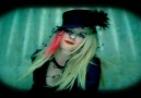 Avril Lavigne - Hot [HD]