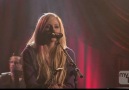 Avril Lavigne -Keep Holding On- Live from The Roxy Theater [16-10 [HQ]