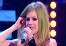 Avril Lavigne-What The Hell & Smile Live [HQ]