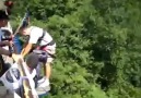 Bungee jumping yapan adama eşek şakası yapılırsa :D