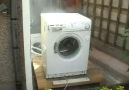 Çamaşır makinasina tuğla atılırsa ne olur??? :))))))))