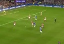 Eboue Chelsea'yla dalga geçiyor