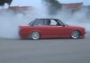 e30 cıldırmıs duramıyoo tutabilene ask mesk olsun xD