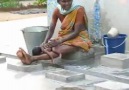 Hindistan'da bebekler nasıl yıkanır?