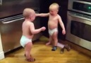 internetde tık rekoru kıran ikizlerin muhabbeti:)