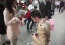 İstiklal Caddesinde Evlenme Teklifi