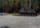 Leopard Berg Panzer tankı arabayı düz ediyo:)