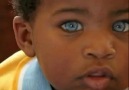 Milyarda 1 Siyahi Mavi Gözlü Bebek