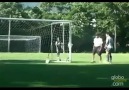 Ronaldinho Fizik Kurallarına Aykırı Gol