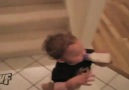 Sütü Gören Bebek Merdivenleri Nasıl İner :D [HQ]