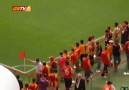 Taraftarlarımız Sahaya İndi! [HQ]