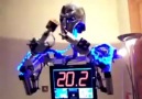 Zeka küpü çözen robot
