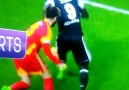 Aboubakar rakibini futboldan soğuttu.