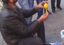 Aday olsa muhtar olur Limon sıkacağı satıcısının ikna kabiliyeti.. D