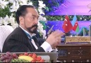 Adnan Oktar'a kedicikleri eşlik etti...