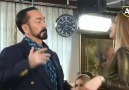 Adnan Oktar esmer güzeliyle dans ediyor