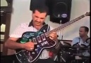 Ağlayan Nağmeler duygularını gitarıyla... - Müzisyenler Kahvesi