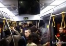 'Akbili Bilal bassın' diyen üniversiteliler metroya ücretsiz bind
