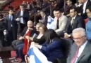 Akpartili belediye başkanı fatma şahin israil bayrağı sallıyor