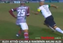 Alex attığı çalımla rakibinin aklını aldı!