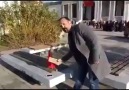 Amarikayı protesto için iphonelarımızı kırıyoruz.