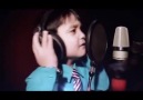 Amazing 4 year old sings Whitney Houston