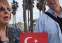 Amerikalılara Türk bayrağı verip neye benzediğini sormak