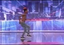 Amerikalı sokak dansçısından inanılmaz gösteri.