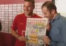 AMK Gazetesini görünce Podolski - Ayıp ya ayıp ayıp