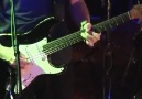 An incredible live solo from Michael Landau filmed in 2007.