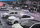 Ankarada bir otomobilin yayaya çarptığı an kamerada.