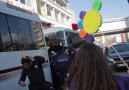 Ankara Üniversiteli Kadın Kolektifi&polislere 8 mart hatırası