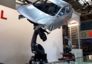 Araba Şasesi Taşıyan Robot Kol