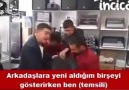 Arkadaşlara yeni aldığım birşeyi gösterirken ben (Temsili)