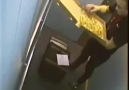 Asansörde Müşterinin Pizzasını Yiyen Pizzacı