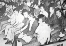 Asilirmi bu üç yürekAsilirmi bu üç heval sorgusuz...