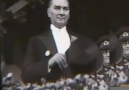Atatürk halkı selamlıyor
