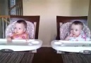 11 aylık ikizlerin sevdikleri şarkı çalınca.. :)