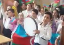 Azerbaycanda bir mekteb (okul) oyretmenlerin elinden operem .