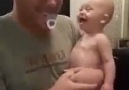 baba ve bebeği gülme krizine girince..