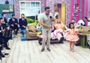 Balaca qız Əbdül Xalidin mahnısına bir oynadı ki =D