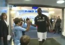 Balotelli'nin kameraman kadına yapmış olduğu şaka