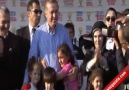 Başbakan Erdoğan'la kucaklaşan çocukların gözyaşları