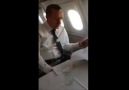 Başbakan Erdoğan, uçakta Neşet Ertaş Türküsü söylüyor :)